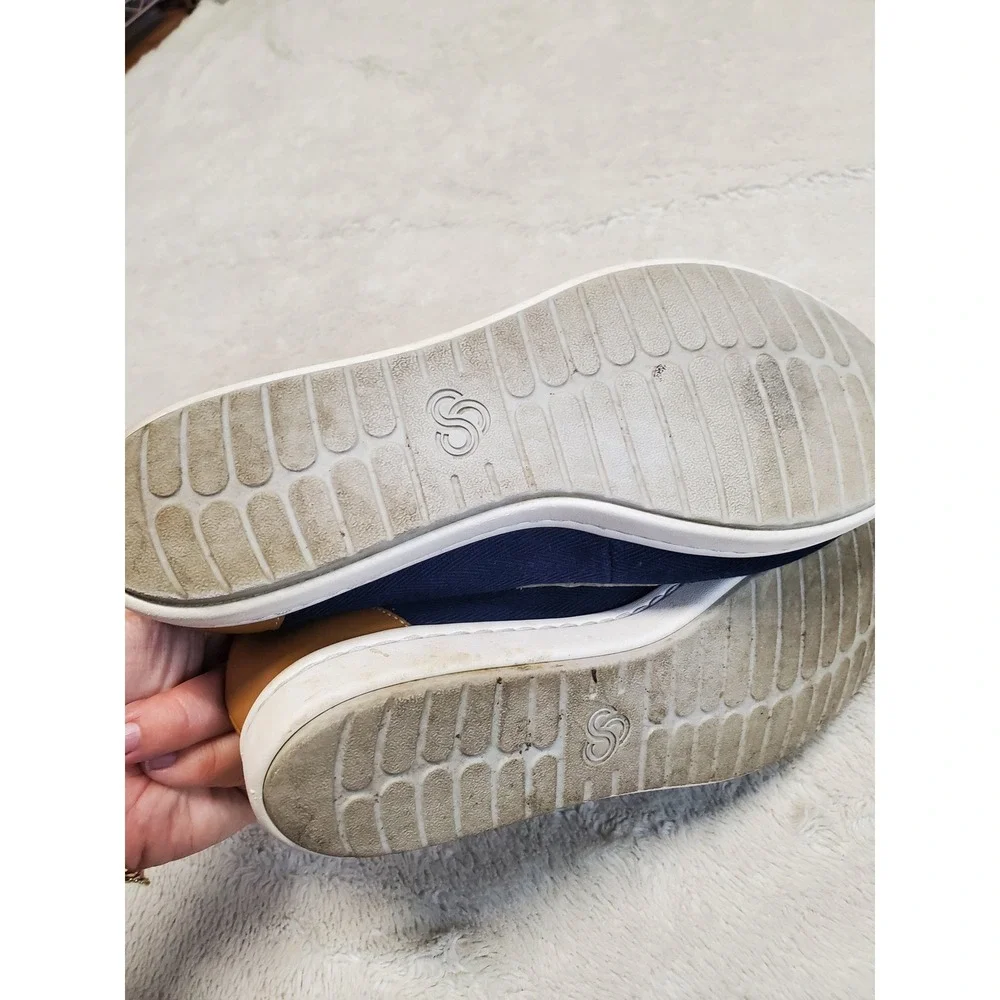 Clarks Navy Blue Tan Casual Canvas Boat Loafer Shoe 8.5 Classic Basic Comfort